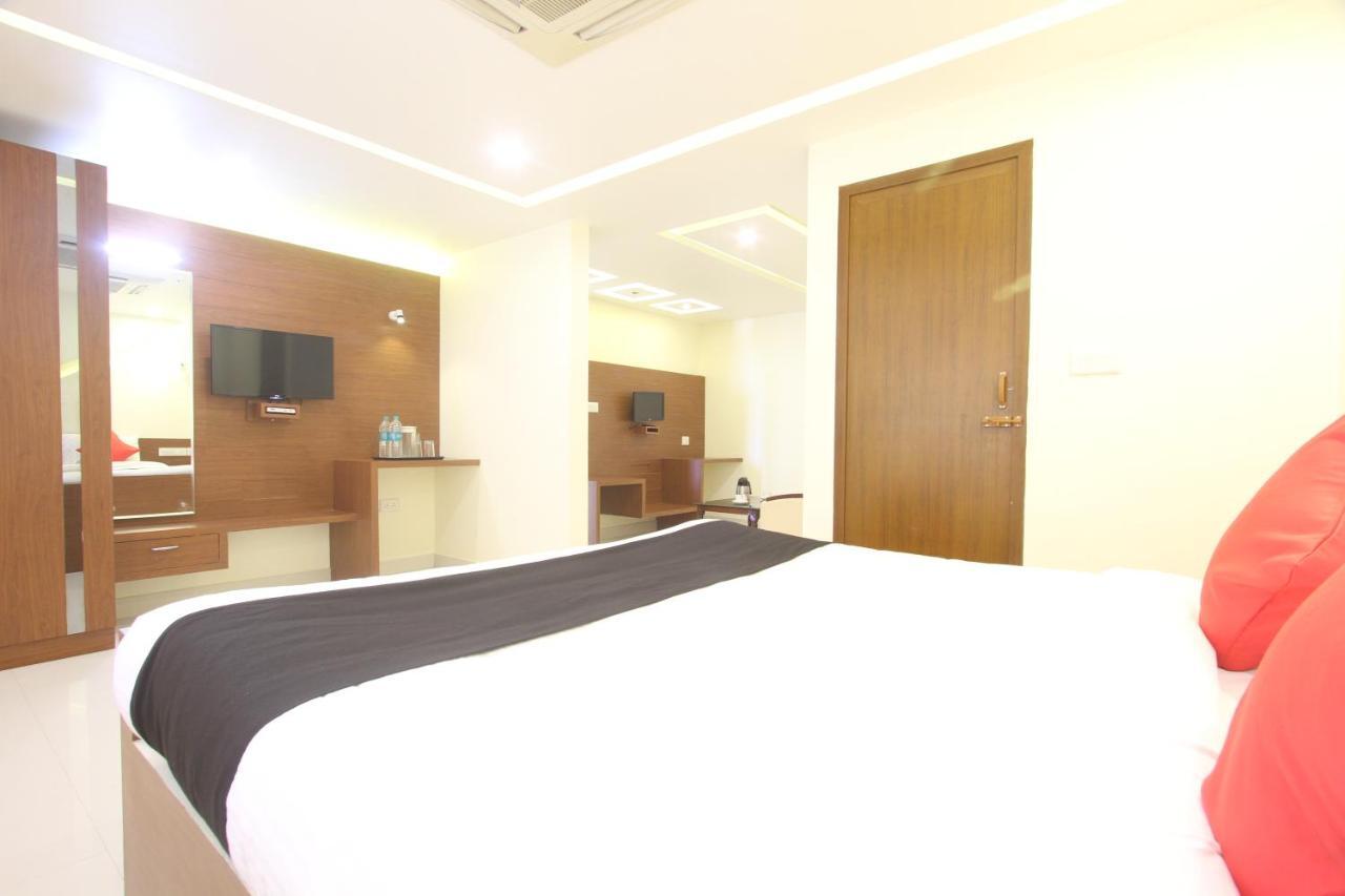 Divines Business Hotel Kuzhittura エクステリア 写真