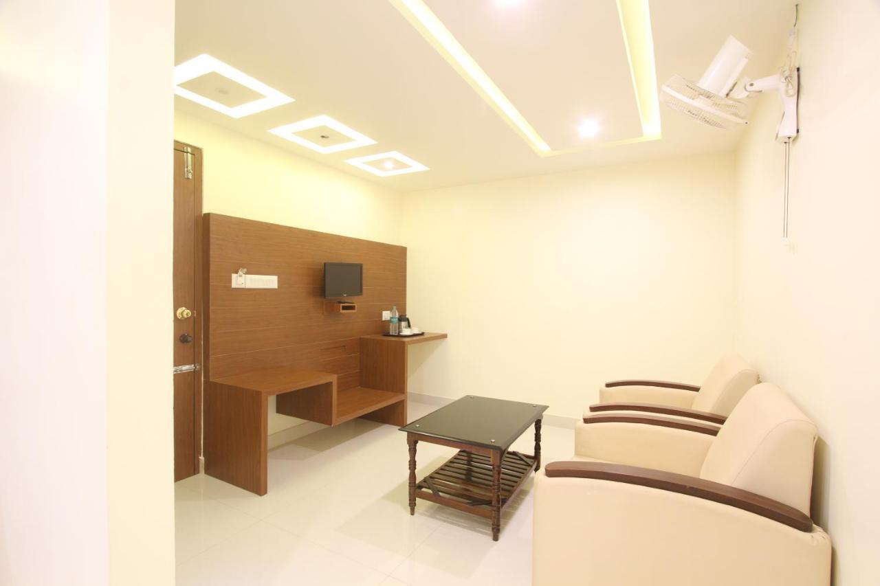Divines Business Hotel Kuzhittura エクステリア 写真