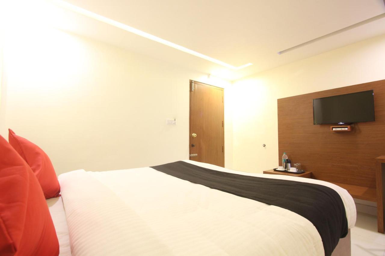 Divines Business Hotel Kuzhittura エクステリア 写真
